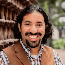 ✨Actor Spotlight for Stephen Sondheim's 🎹𝙈𝙚𝙧𝙧𝙞𝙡𝙮 𝙒𝙚 𝙍𝙤𝙡𝙡  𝘼𝙡𝙤𝙣𝙜 Opens THIS Friday! 𝗝𝗢𝗛𝗡 𝗣𝗘𝗥𝗘𝗭 (Jerome/Ensemble) is a  theatre teacher at Pat Neff Middle School. He attended TAMUCC where he got  his Bachelors