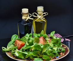 Stufi della solita insalata da mangiare dopo matrimoni e feste per per rimettervi in linea? Come Condire L Insalata Idee Consigli E Ingredienti Everli Stories