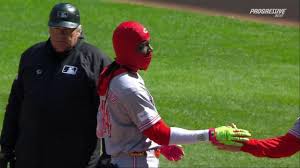 Elly De La Cruz's RBI single digs into Twins' lead