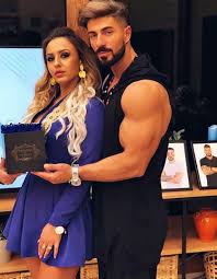 Un nou reality show în care 7 fete și 7 băieți ce nu se cunosc își caută dragostea adevărată. Alex Beni Fostul Concurent De La Puterea Dragostei Facebook
