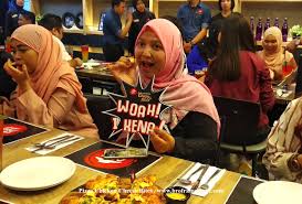 Treat yourself to the best pizza, sides and desserts from your nearest pizza hut. Terkena Kejutan Rasa Pizza Hut Chicken Cheesy Bites Terbaru