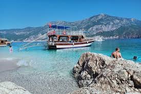 Koyu çevreleyen dağlar ormanlarla kaplıdır. Adrasan Cinar 1 Teknesi Adrasan Tripadvisor