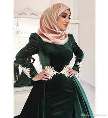 Ufff j'aime la robe de velours et à long plus! Epingle Par Om Noha Sur Stayl En 2020 Robe En Velours Robe De Soiree Robe