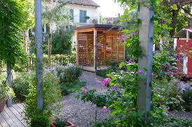 Schafft sich aus eigener kraft und mit unserer hilfe neu. Vorher Nachher Gartengefluster Zarte Bluten Fur Ein Kleines Idyll