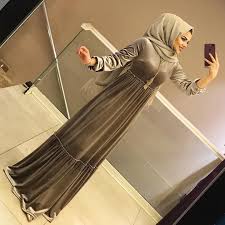 946 Begenme 49 Yorum Instagram Da Alemdag Caddesi No 72 Umraniye Meri Store Abiye Bizim Isimiz Elbise Modelleri Elbise Kadife