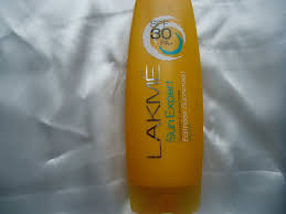 The sunscreen is having a bit thick cream like consistency which is easy to work. Lakme Sun Expert Spf 30 Pa For Oily Skin Review New Love Makeup