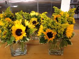 Black Barn Lebanon Ohio Sunflowers Sunflowers And Solidago Arranged In A Rectangle Vase Fields Of Gold Arrangement Flowers Sunflowers Www Bloomtast Rectangle Vase Flower Arrangements Flowers