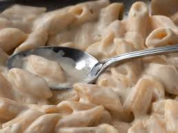 Impiattate il risotto ponendo su un lato i funghi porcini e sull'' altro la fonduta di emmenthal. Pasta Alla Crema Di Parmigiano Un Primo Avvolgente Ed Intenso