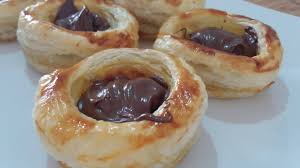 Spennellare con un uovo o con un pò di latte. Vol Au Vent Alla Nutella Golosi Dolcetti Ricettasprint It