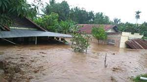Dibeberapa lokasi tidak bisa dilalui dikarenakan tergenang air. Terkini Banjir Hantam Reo Manggarai Ntt Warga Gempar Youtube
