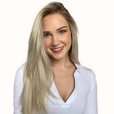 Amber Collinson's Instagram, Twitter & Facebook