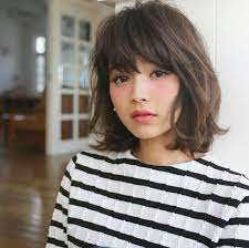 Coupes De Cheveux Les Filles Cheveux Coupes Filles Short Hair With Bangs Short Hair Styles Medium Hair Styles