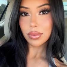 Emily Healey (@emi_healey)