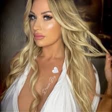 Kelly Eade's Instagram, Twitter & Facebook