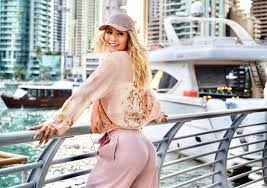 Als tochter von vater (?) und mutter (?) erlangte sie im jahr 2021 als schauspielerin & modell berühmtheit zum. Fitness Model Fiona Erdmann Mein Neues Leben In Dubai