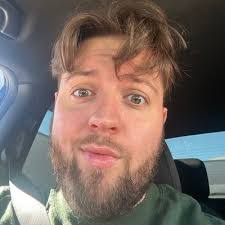 Justin Borja's Instagram, Twitter & Facebook