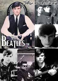 STU SUTCLIFFE A 85 años de su nacimiento. 23 de junio de 1940 nació en Edimburgo, Reino Unido, Stuart Sutcliffe, el bajista original de The Beatles. Durante 15 meses (mayo 1960 -