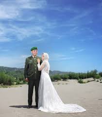 Anda akan bergabung dengan barisan tentara rusia. 20 Inspirasi Foto Prewedding Kenakan Seragam Profesi Brilio Net Line Today