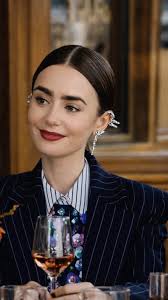 METEOR JEWELS DANS EMILY IN PARIS ☄️, Jusqu’ici, la bague constituait le  sujet central de son travail. Paul a réalisé plus de 100 bagues, toutes des  pièces uniques, pensées comme une série permettant ...