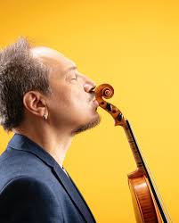 🎻✨ Luca Ciarla y su deslumbrante solOrkestra 🎶🔥 Con su violín, un pedal  loop y un ingenioso uso de la electrónica, Luca Ciarla transforma cada  pieza en un espectáculo único. Toca como