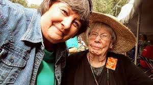 Kim Mcferrin's Instagram, Twitter & Facebook