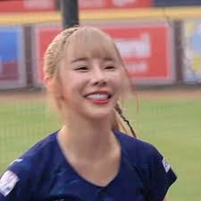 RAKUTEN GIRLS 苡萱Ava Wu. 0604 動紫趴_哔哩哔哩_bilibili