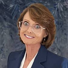 Robin Patrick's Instagram, Twitter & Facebook