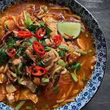Resepi ini saya ambil dari blog diari zaliedana yang nampak gambar yang ditempek macam sedap sekali. Resepi Mee Kuah Udang