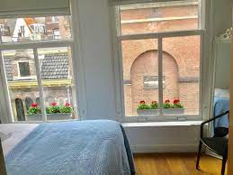 The nearest airport is schiphol airport, 11 km from luxury canal suite de heren. 2 Bedroom Entire Apartment City Center Amsterdam Aktualisierte Preise Fur 2021