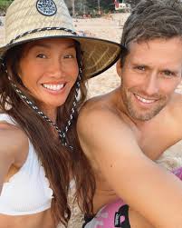 Don't settle. When my 6-year relationship deteriorated in my early 30s…I  was feeling super low & ready to settle. So effing glad I didn't bc the  best was yet to come!! &