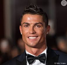 He's considered one of the greatest and highest paid soccer players of all time. Cristiano Ronaldo E Pai Pela Segunda Vez Apos Barriga De Aluguel Dar A Luz Gemeos Purepeople