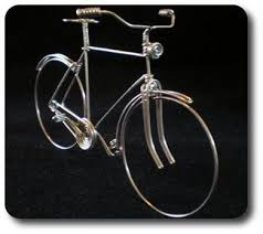 En cubiertas para bicicleta de ruta o con dibujos lisos, podrás identificar el desgaste al observarla de frente. Http Www Avlisogeid Com Ebay Bicycle2 1 Jpg Escultura De Alambre Esculturas De Alambre Alambre Hecho A Mano