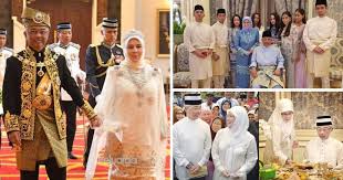 Raja permaisuri agong, tunku azizah aminah maimunah iskandariah berkenaan menyampaikan dua lagu medley kepada. Tuanku Panggil Ji Saya Pula Panggil Tuanku Alam Atau Ba Tiada Panggilan Darling Atau Sayang Tunku Azizah Akui Baginda Berdua Romantik Dengan Cara Tersendiri Keluarga