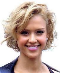 Kurzes gewelltes haar ist trendy, edel und vielseitig. Super Mittlere Frisuren Fur Runde Gesichter Und Welliges Haar Neue Haare Modelle Haarschnitt Rundes Gesicht Frisuren Fur Welliges Haar Frisuren Rundes Gesicht