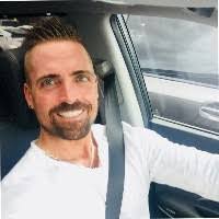 Stephen Noga's Instagram, Twitter & Facebook