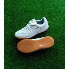 Di mulai pada tahun 1948 puma melahirkan sebuah produk sepatu pertamanya bernama atom. Harga Sepatu Futsal Terbaik Agustus 2021 Shopee Indonesia