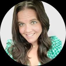 Amy Crosson's Instagram, Twitter & Facebook