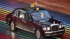 German chancellor angela merkel responded to the trump administration's attacks on bmw and other cars being imported to the states during the munich security conference over the weekend. Dienstwagenstatistik So Viel Co2 Stossen Die Queen Merkel Und Co Aus Welt