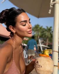 A lot of love ❤️ . . . . . . . . . #dubai #explore #fyp #viral #foryou