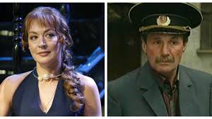 В 1989 году наследница артистической династии окончила лгитмик имени николая черкасова.наставником инны в вузе был лев додин.в отличие от большинства однокурсников волгина после получения. R4e 3cqs4 Ewbm