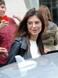 Emily Ratajkowski Rides For Her Round Frame Glasses Emily Ratajkowski Trendy Glasses Glasses Outfit