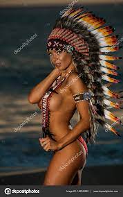 Sexy topless woman wearing American Indian war bonnet Stock Photo by  ©nickvango 145545925
