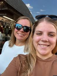 Hey! My name is Sarah, I'm looking for a roommate(s). I am also open to  sublets I'm looking for rent to be around $1000 but am flexible as well. I  am a