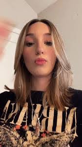 Iris Hadley's Instagram, Twitter & Facebook