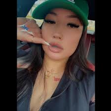 What are the costs and processes for wrapping a Kia Stinger?