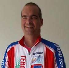 Dik Lievaart, lid van team Westland, is sympathisant van het eerste uur van  de goede doelen. Dik heeft een lumineus idee gekregen om ook “extra” zijn  steentje bij te dragen voor de