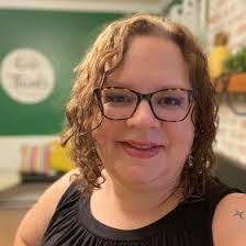 Emily Batts's Instagram, Twitter & Facebook