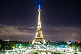 Lukisan menggambarkan kota paris pada zaman dulu. Mengagumi Keitimewaan Kota Paris Nazwa Production