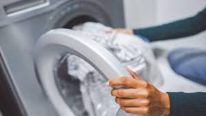 Viele menschen sind sich unsicher, wie oft ein austausch der bettbezüge wirklich sinn macht. Hygiene Im Haushalt Bett Neu Beziehen So Oft Solltest Du Deine Bettwasche Wechseln Bunte De