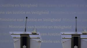 Het is de tweede persconferentie over corona in twee weken. Volg Hier De Persconferentie Over De Sluiting Van Scholen Horeca En Sportclubs Vanwege Corona Roder Journaal
